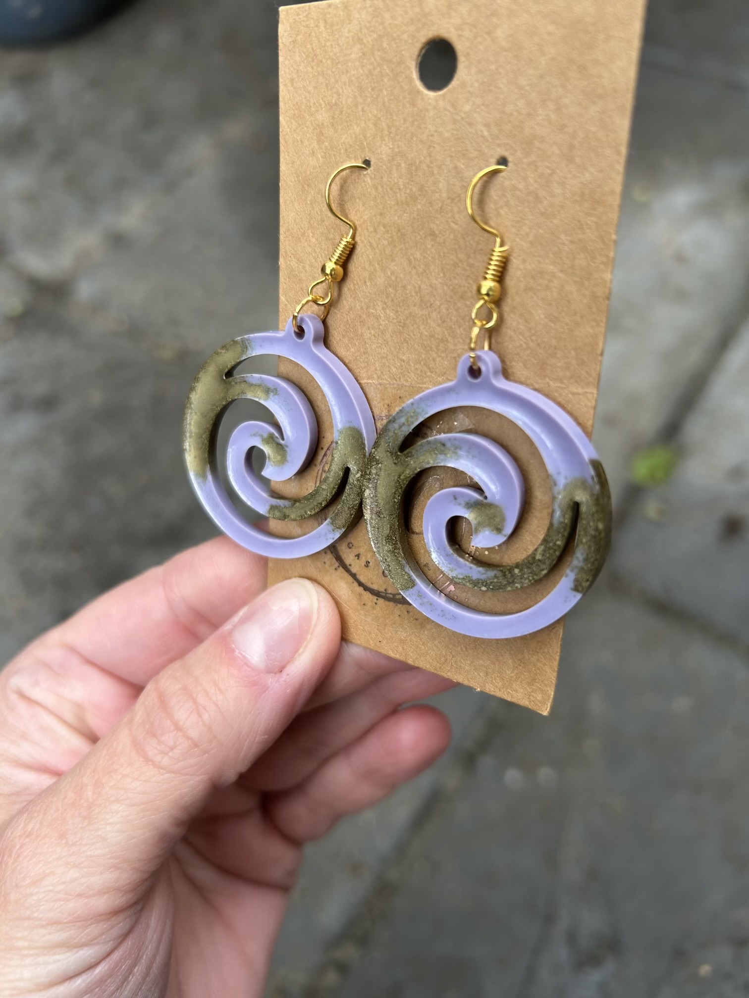 Resin swirls earrings with gold and purple pigment