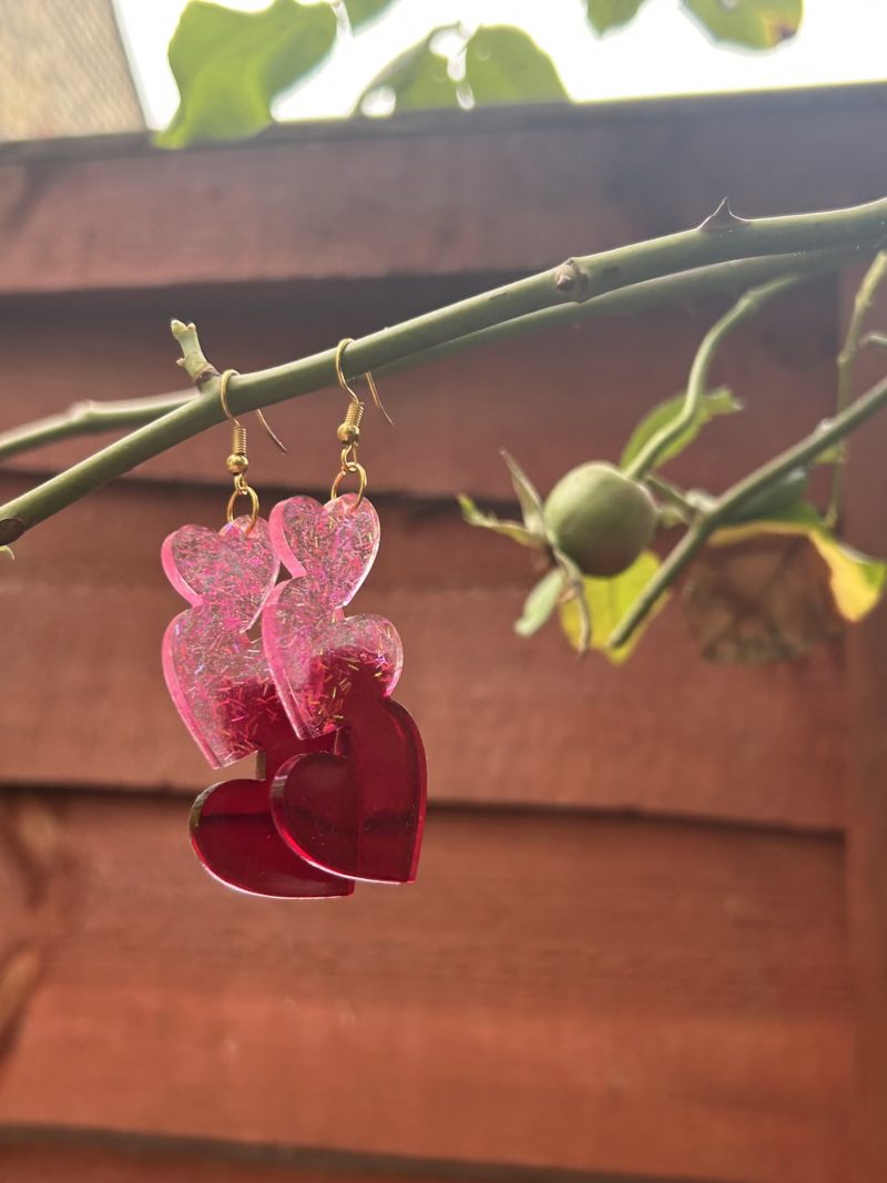 Lond pink and red three hearts resin earrings