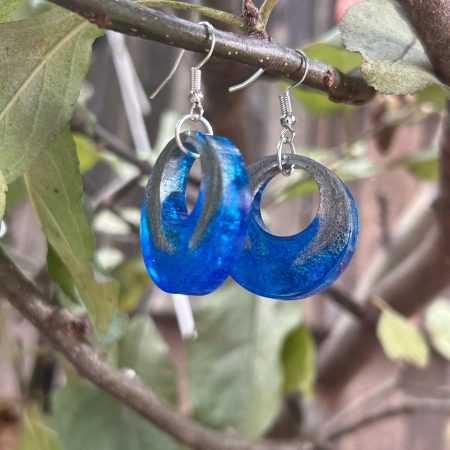 Blue and silver raund resin earrings