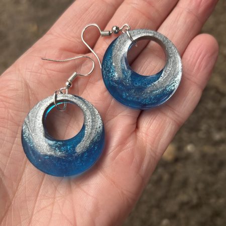 Blue and silver raund resin earrings