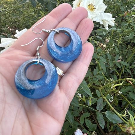 Blue and silver raund resin earrings