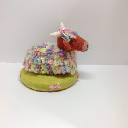 NEEDLE FELTED HIGHLAND COW. 100% WOOL.