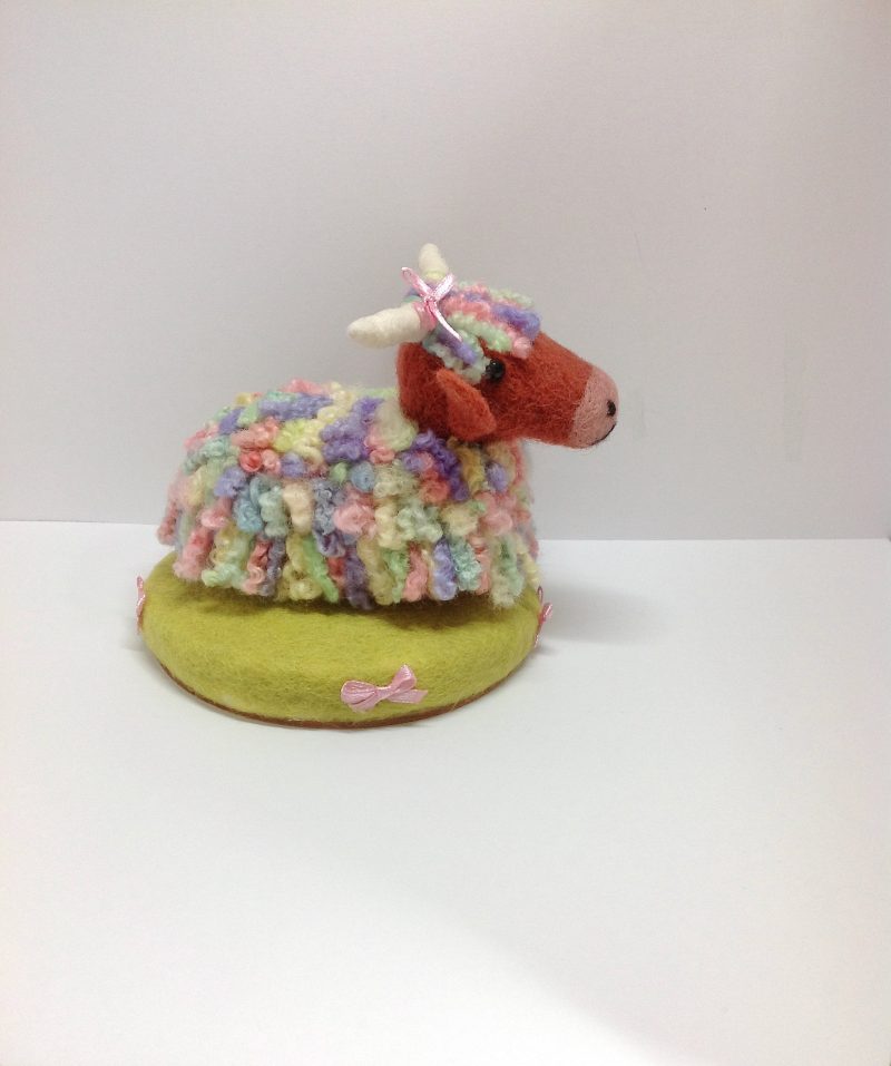 NEEDLE FELTED HIGHLAND COW. 100% WOOL.