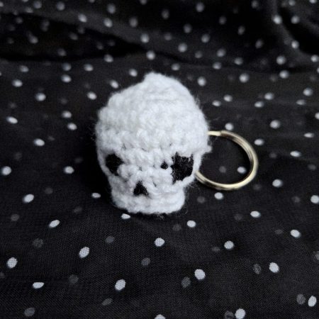 Small handmade crochet skull keyring black and white- autumn- Halloween