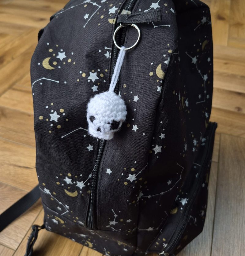 Small handmade crochet skull keyring black and white- autumn- Halloween