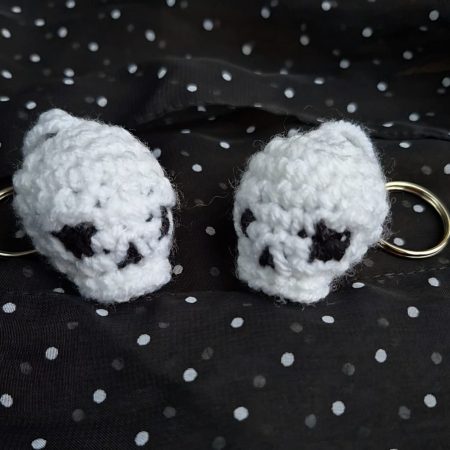 Small handmade crochet skull keyring black and white- autumn- Halloween