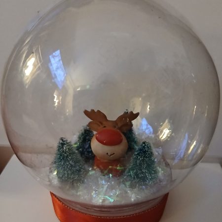 Reindeer snow globe