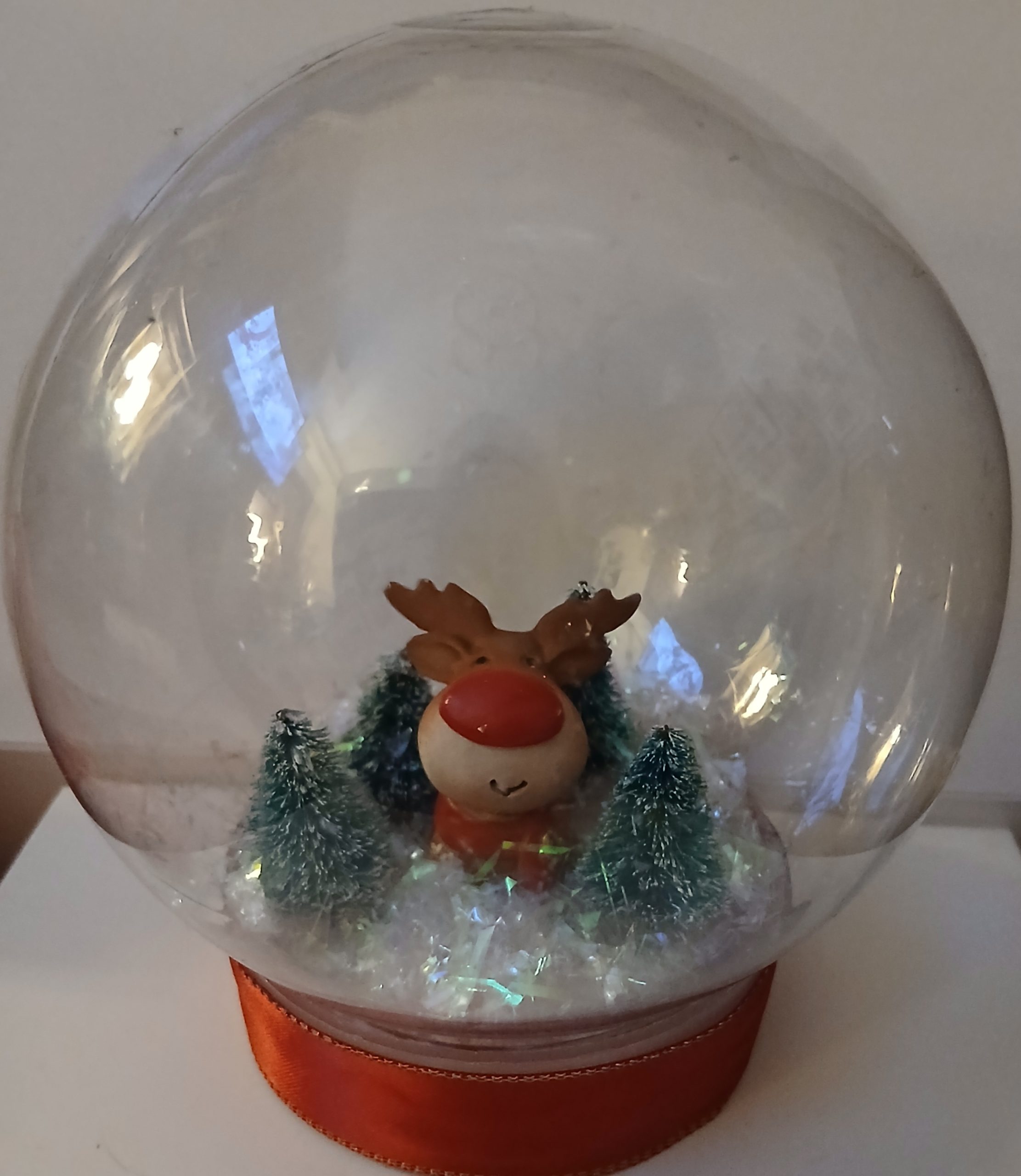 Reindeer snow globe
