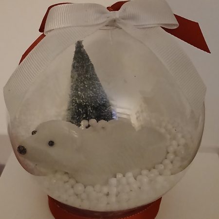 Polar bear scene snow globe