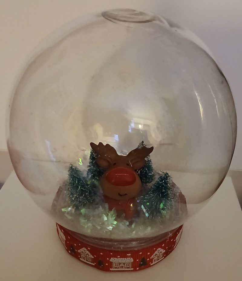 Reindeer snow globe