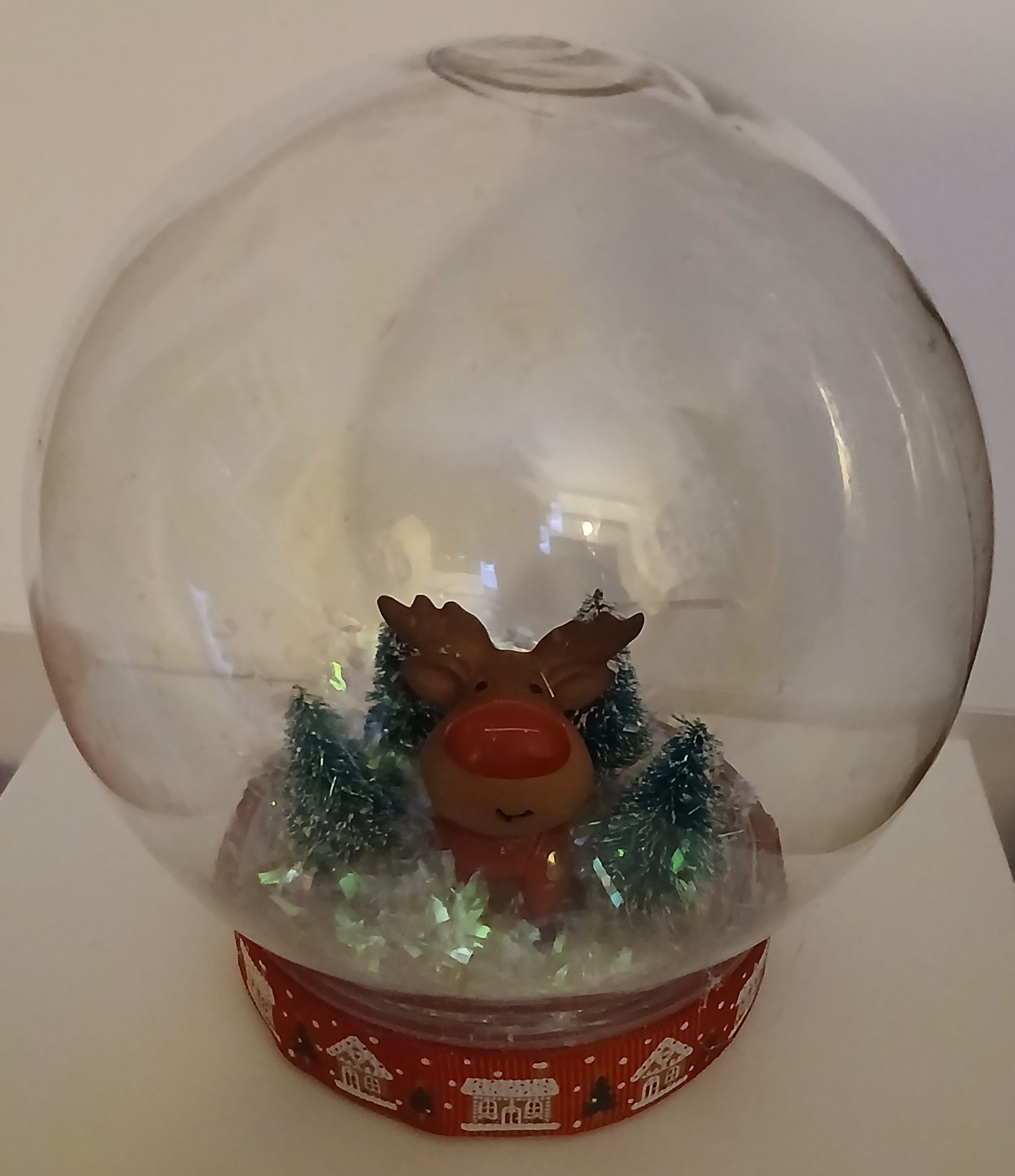 Reindeer snow globe