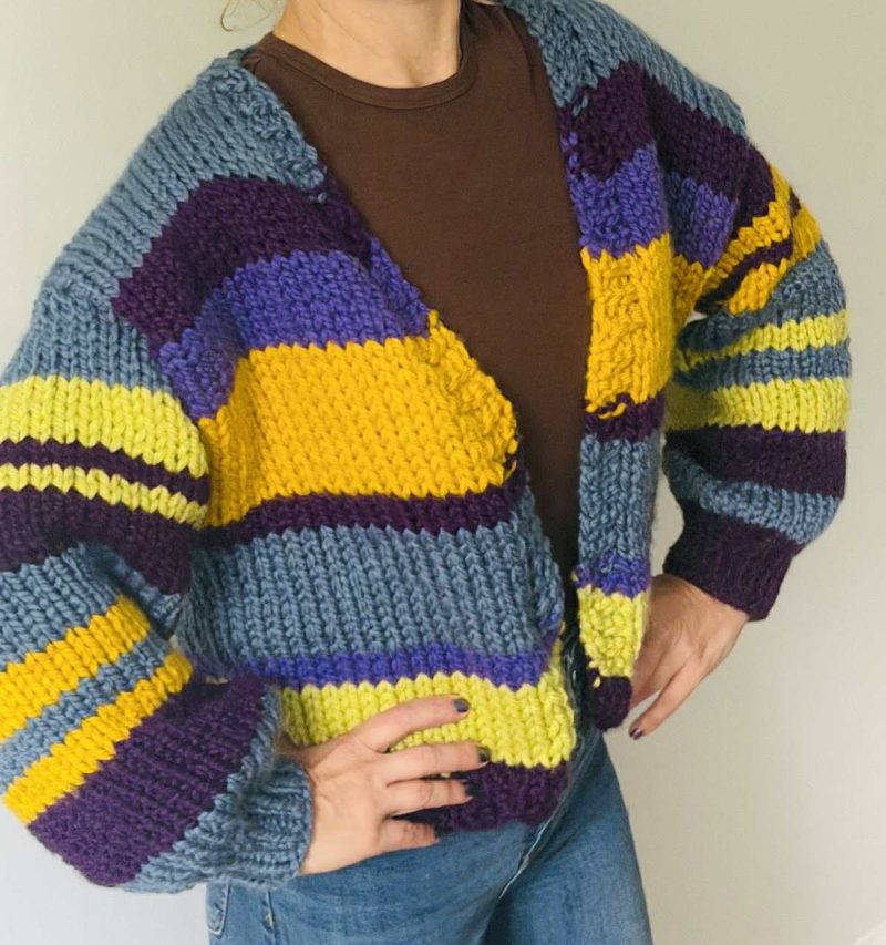 Chunky handknitting multicolore cardigan with wide sleeves