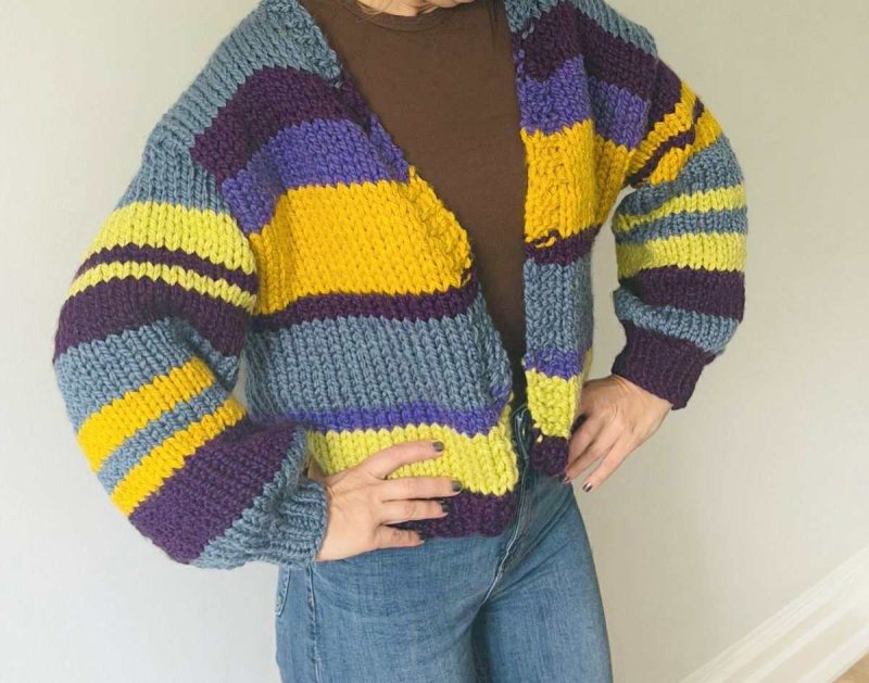 Chunky handknitting multicolore cardigan with wide sleeves
