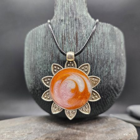 Beautifully uplifting flower necklace
