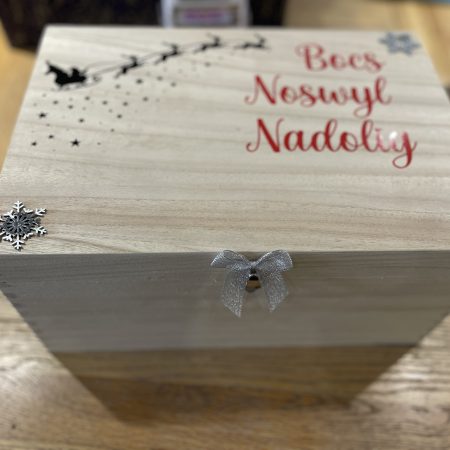Bocs Noswyl Nadolig / Welsh Christmas Eve Box