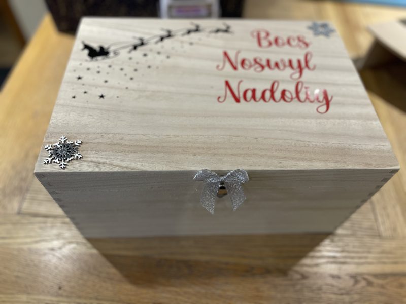 Bocs Noswyl Nadolig / Welsh Christmas Eve Box