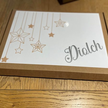 Anrheg Postio / Posted Gift