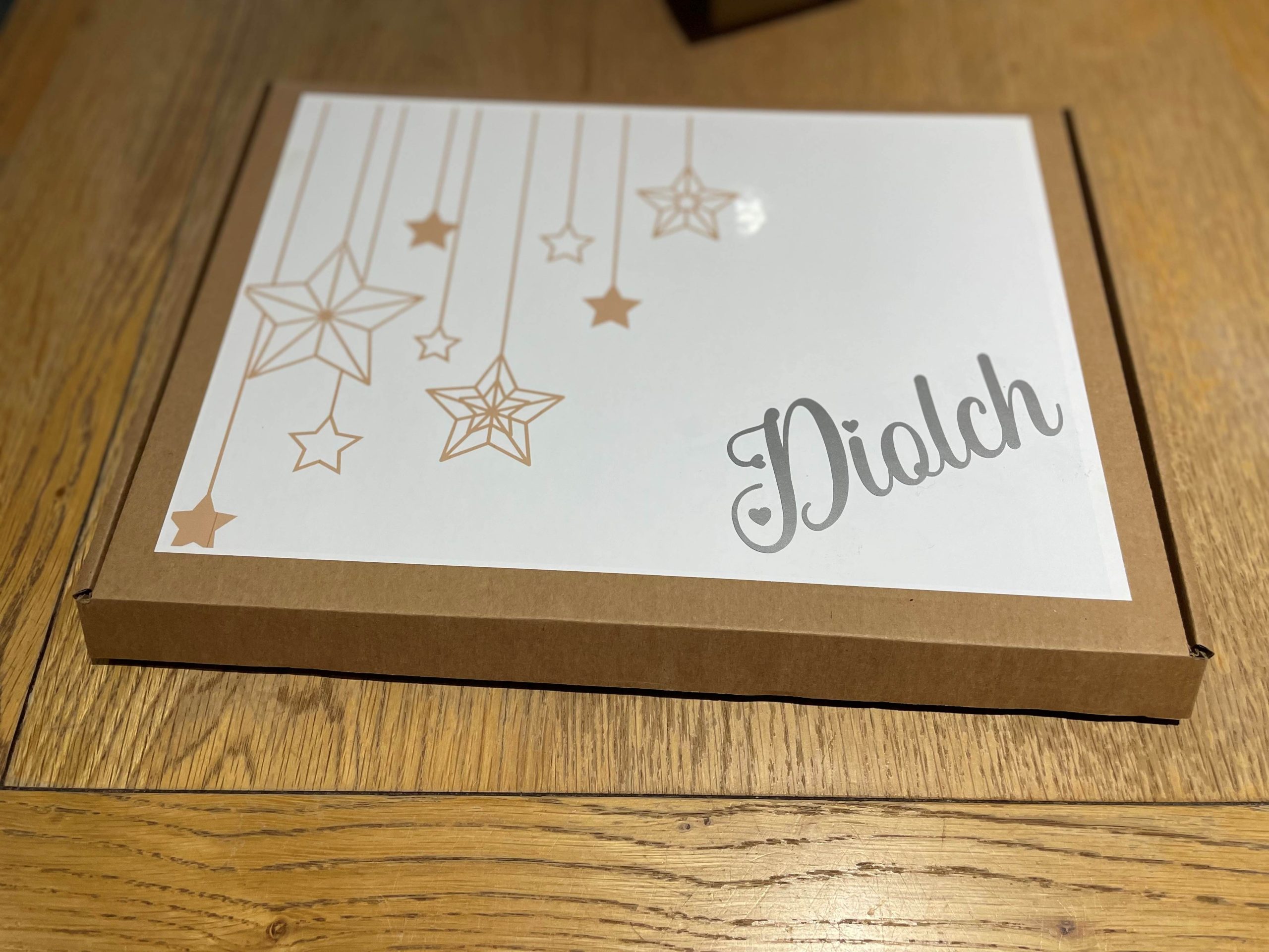 Anrheg Postio / Posted Gift