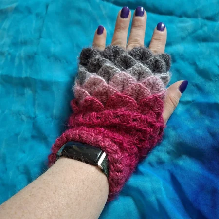 Handmade dragonscale fingerless gloves - any colour choice available.