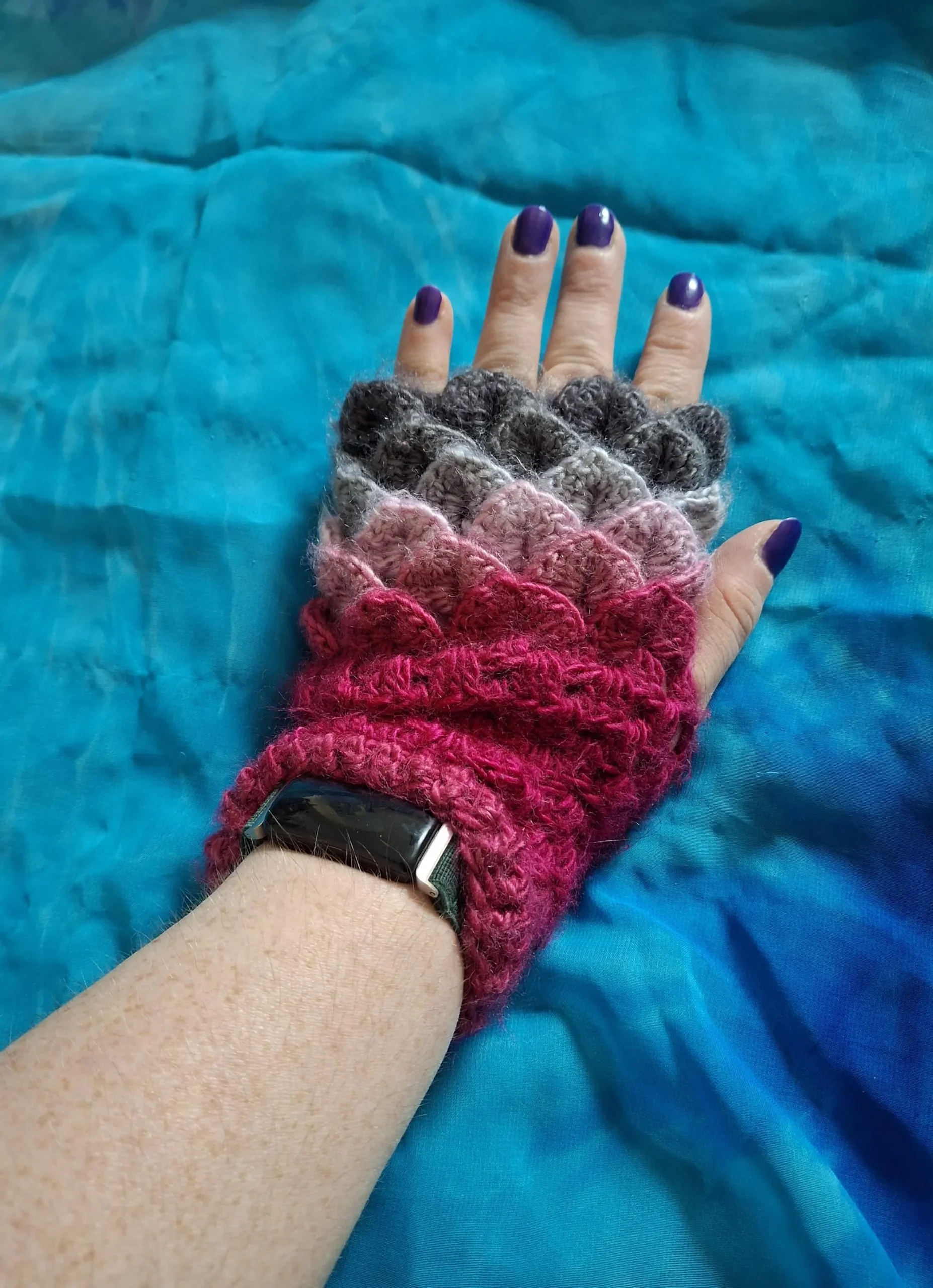 Handmade dragonscale fingerless gloves - any colour choice available.