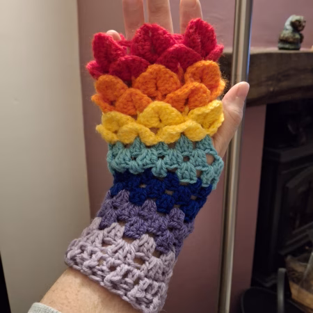 Handmade dragonscale fingerless gloves - any colour choice available.