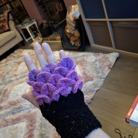 Handmade dragonscale fingerless gloves - any colour choice available.