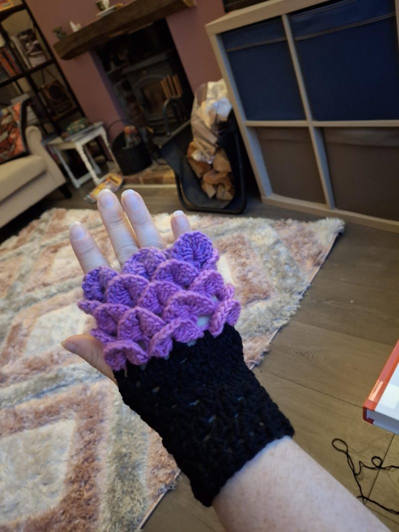 Handmade dragonscale fingerless gloves - any colour choice available.