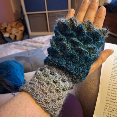 Handmade dragonscale fingerless gloves - any colour choice available.