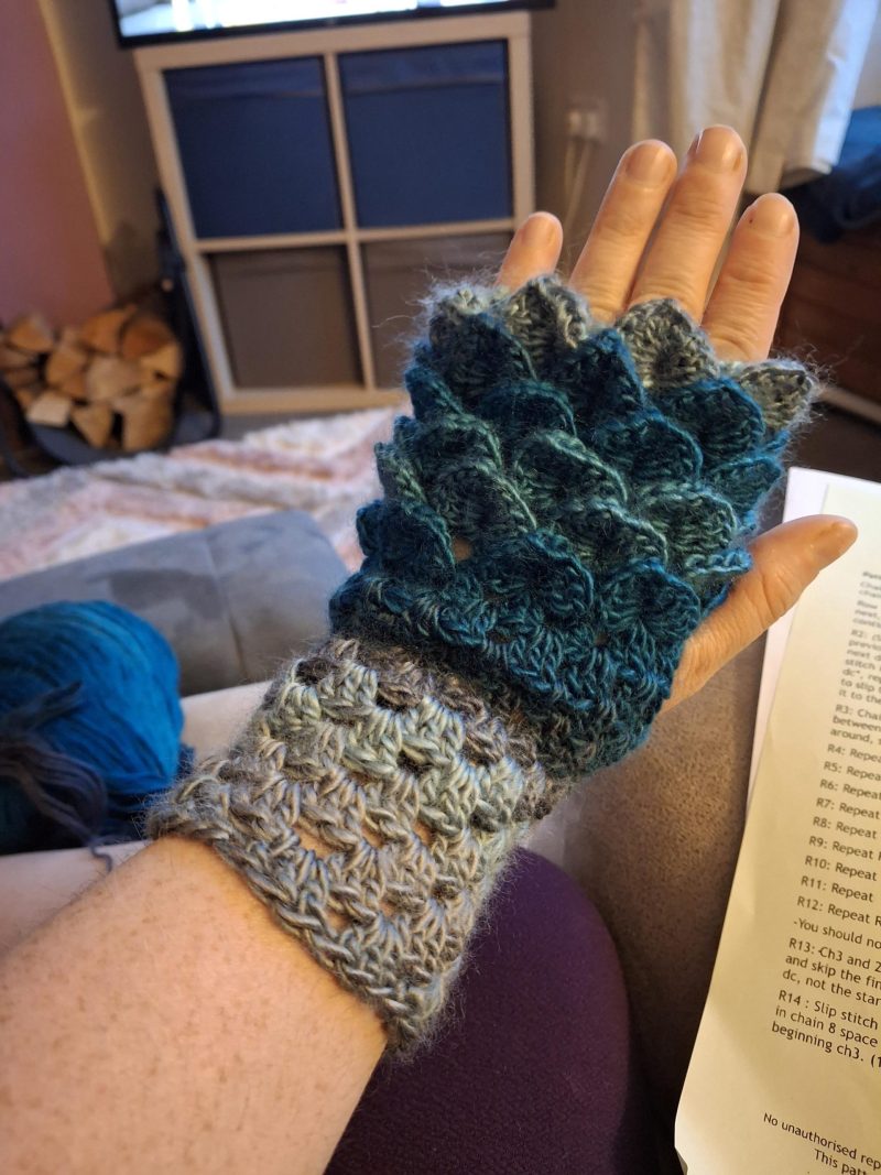 Handmade dragonscale fingerless gloves - any colour choice available.