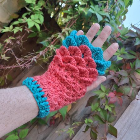 Handmade dragonscale fingerless gloves - any colour choice available.
