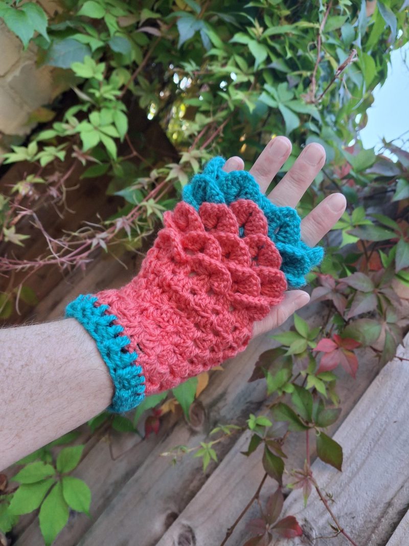 Handmade dragonscale fingerless gloves - any colour choice available.
