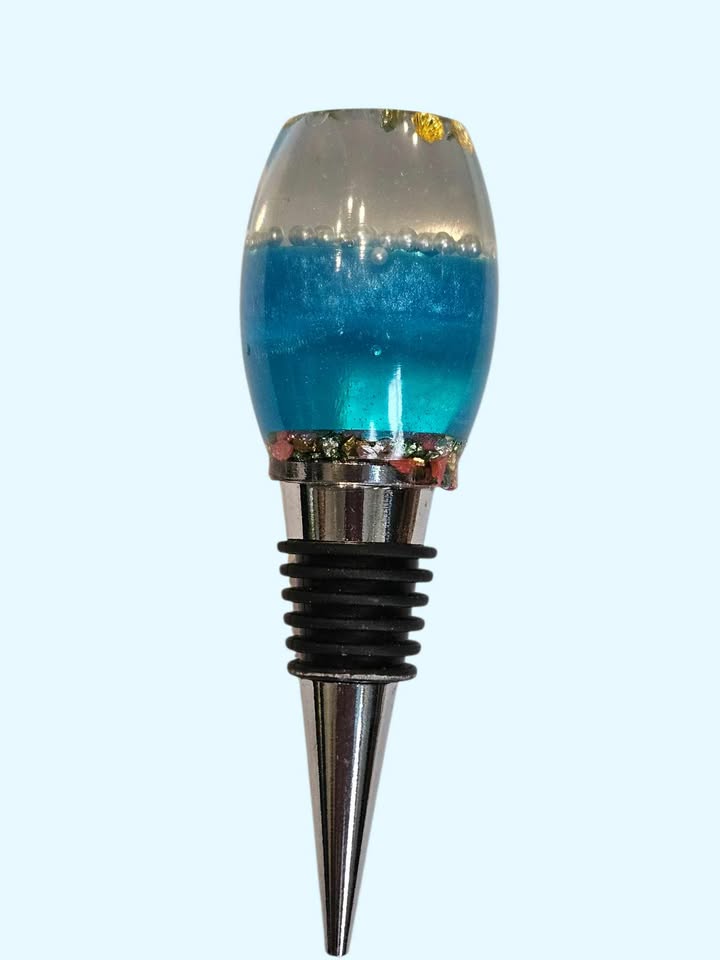 Nautical resin wine bottle stopper gold shells & starfish.