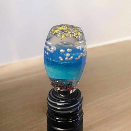 Nautical resin wine bottle stopper gold shells & starfish.