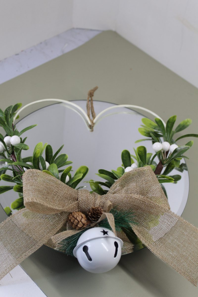 Mistletoe heart wreath Christmas decoration home décor