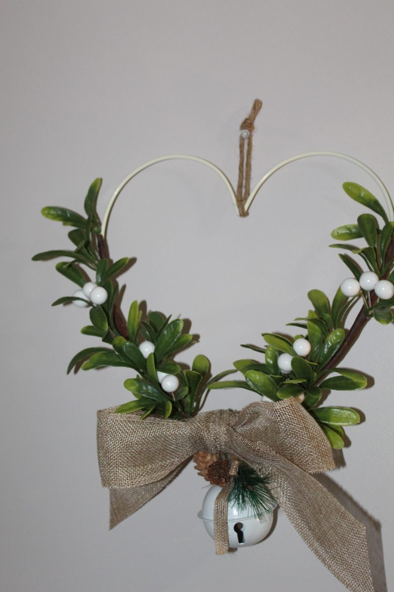 Mistletoe heart wreath Christmas decoration home décor
