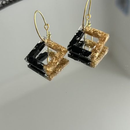 Dangle resin earrings. Square shape with broken glass and gold flakes