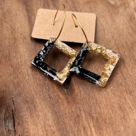 Dangle resin earrings. Square shape with broken glass and gold flakes
