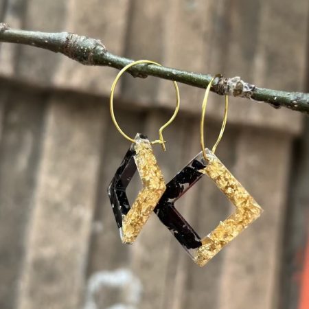 Dangle resin earrings. Square shape with broken glass and gold flakes