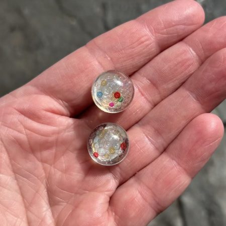 Stud round resin esrrngs with bubble glass beads