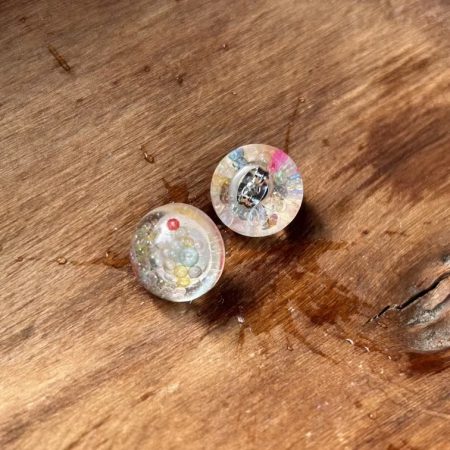 Stud round resin esrrngs with bubble glass beads
