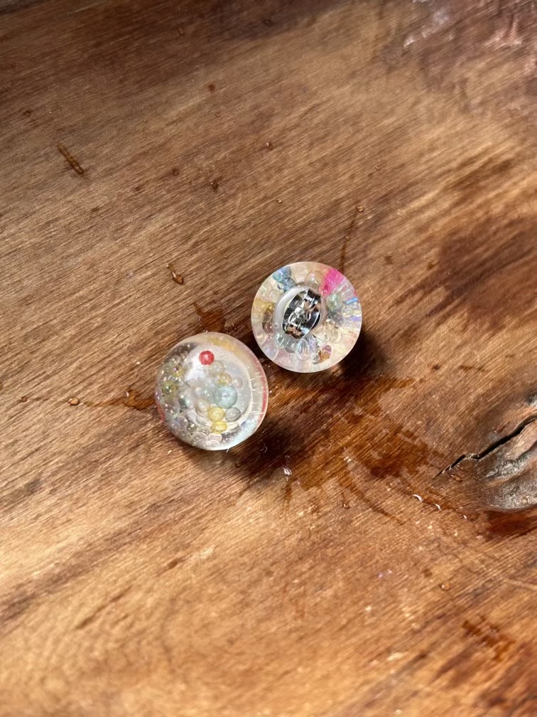 Stud round resin esrrngs with bubble glass beads