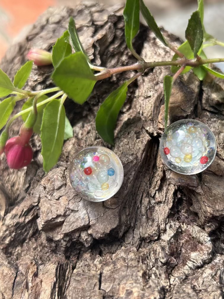 Stud round resin esrrngs with bubble glass beads