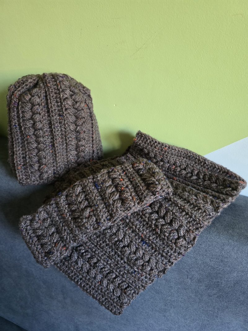 Set Hat , headband, tube scarf.