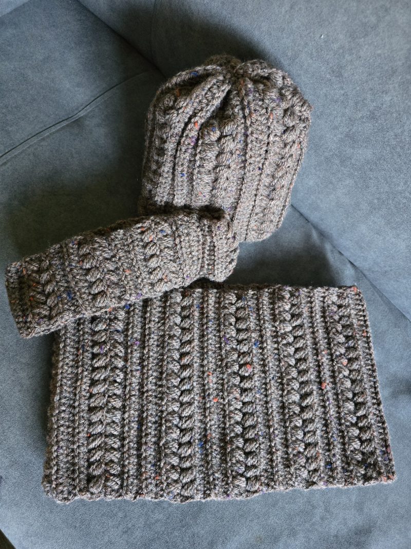 Set Hat , headband, tube scarf.