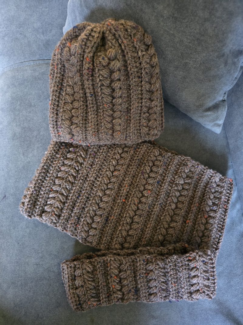 Set Hat , headband, tube scarf.