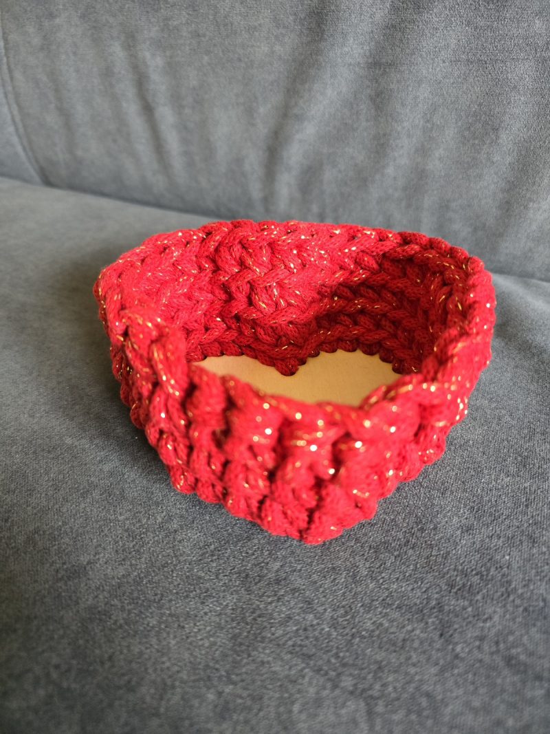 Basket small hard crochet