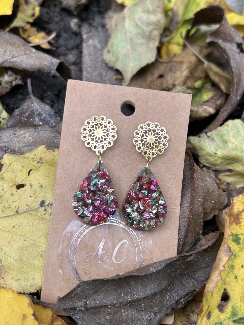 Dangle stud resin teardrop earring with colorful broken glass