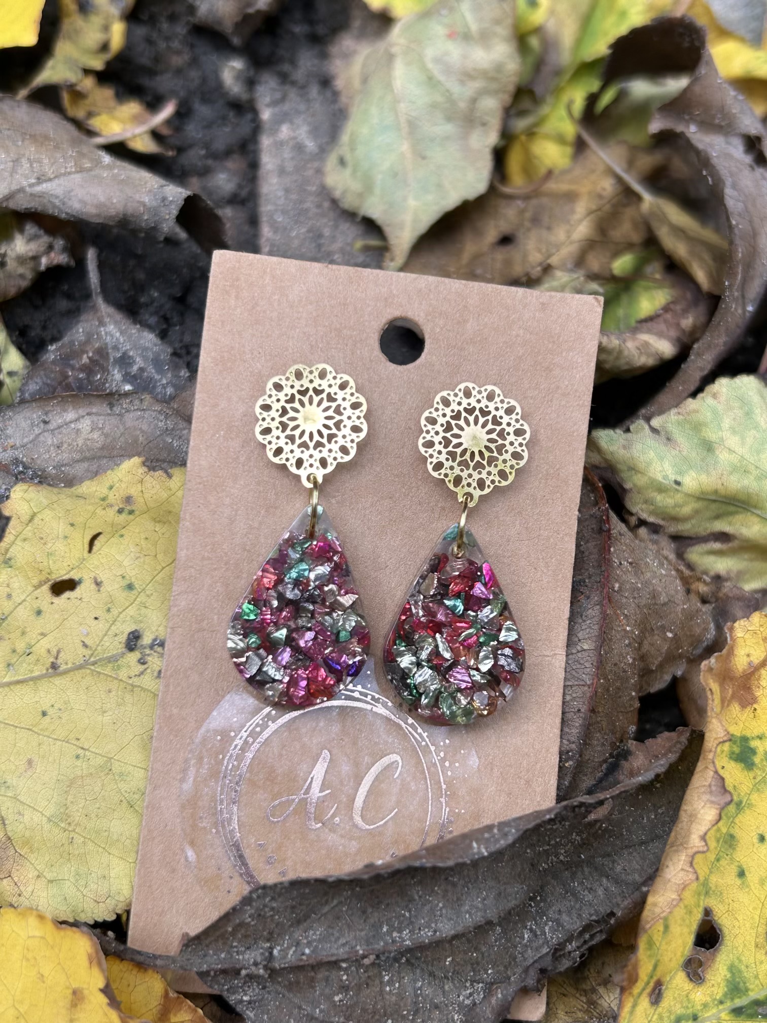 Dangle stud resin teardrop earring with colorful broken glass