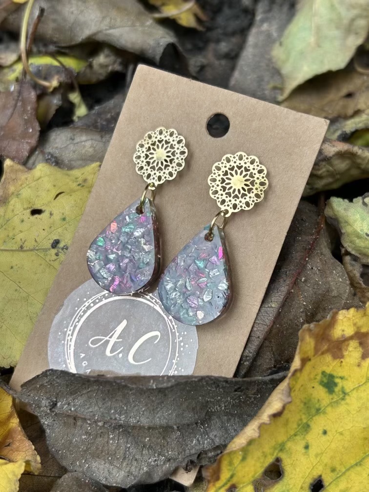 Dangle stud resin teardrop earring with colorful broken glass