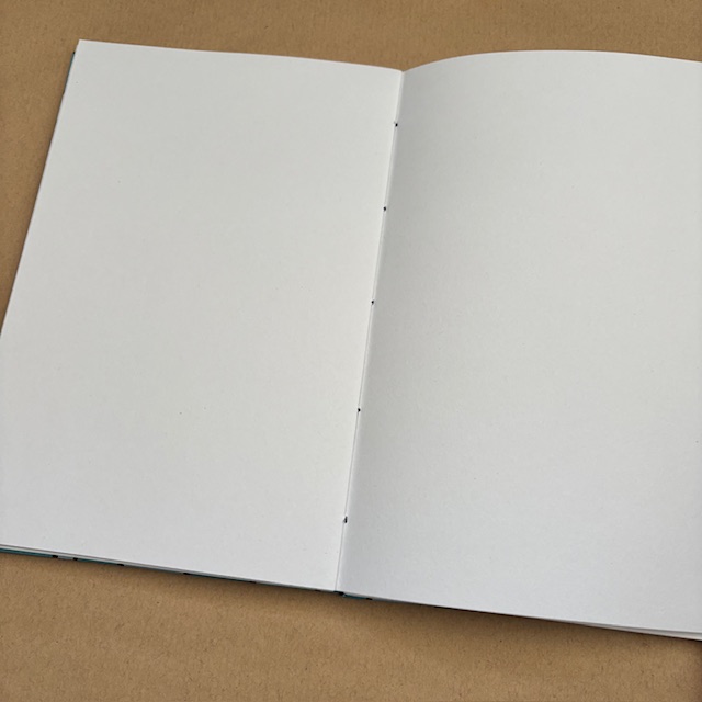 A5 Coptic stitch sketchbook | 48 pages | Blue squares | Elastic closure